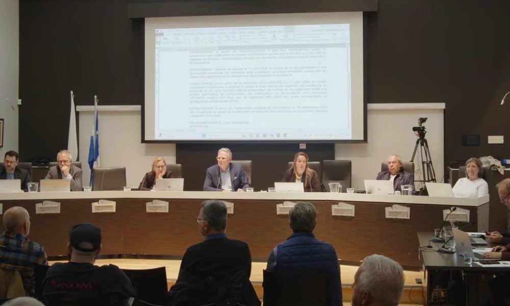 Varennes,plainte,CMQ,ville,commission,municipale,Québec,fuite,avis,juridique,publication,publiée,rapport,responsable,coulage,ouverture,enquête,firme,suites,dossier,examine