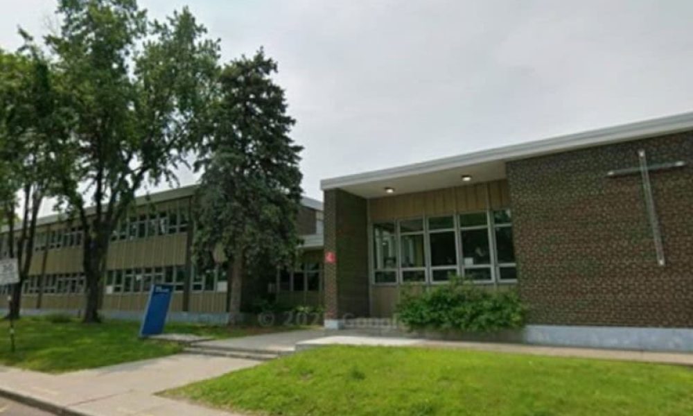 ville,Boucherville,place,sécurité,école,commission,circulation,mobilité,panneaux,arrêt,rue,marquage,sol,,scolaire,visibilité,écoles,corridor,passage,piétons