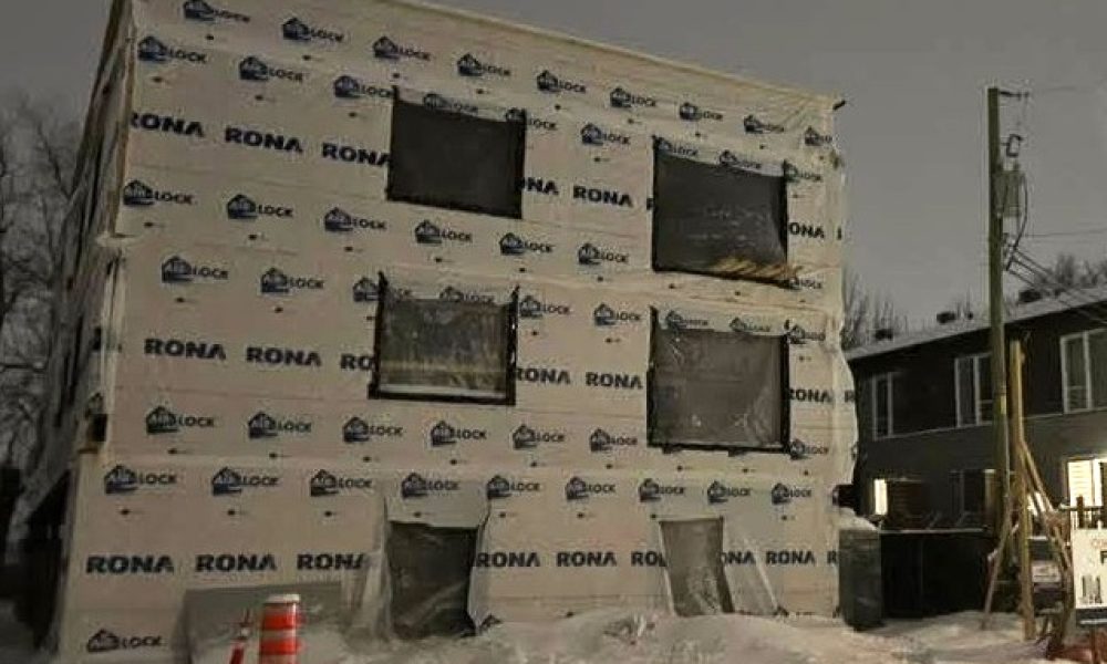 fm1033,résident,vieux,Longueuil,maison,dollard,construction,citoyen,ville,gabarit,quartier,demande,avis,public,maison,conseillère,étages,projet,population,moyens,contester,élus,municipaux