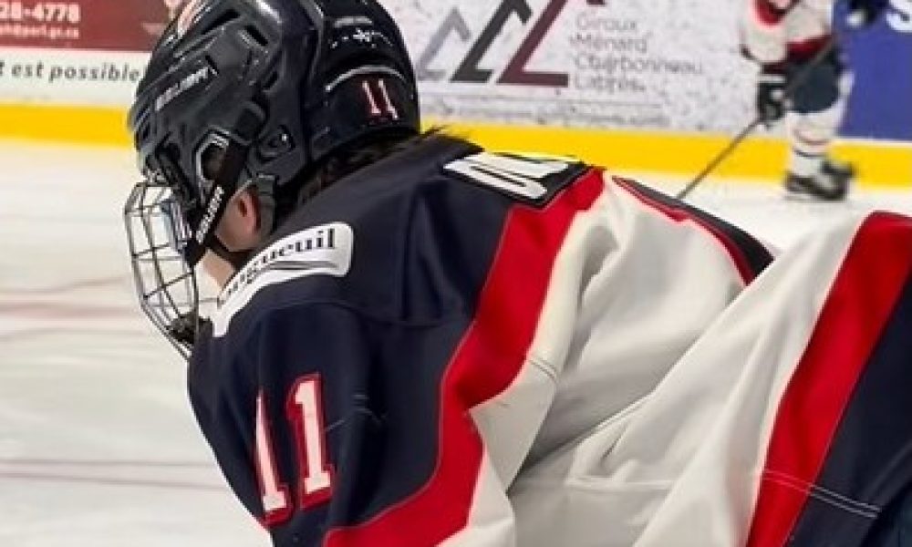 Longueuil,victoire,collège,titan,match,ligue,hockey,junior,spectateurs,vedette,buts,étoile,tirs,cage,saison,joueurs,CF