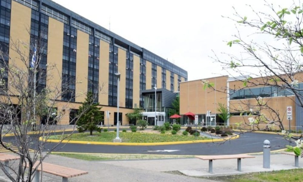 bloc,opératoire,ministre,santé,projet,rénovation,hôpital,passage,appareil,émission,années,espace,manque,travaux,cancérologie,service,chirurgie,jour,annonce