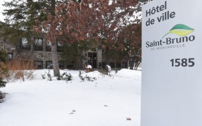 fm1033,Saint-Bruno,hôtel,ville,amiante,portes,compter,années,employés,boulevard,travaux,services,taxes,risque,bâtiment,direction,santé,présence,surfaces,lieux,municipale