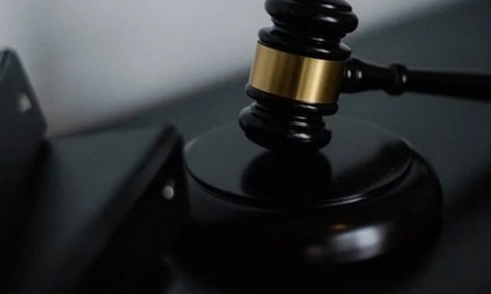 jeune,adolescent,commis,braquage,commerces,aide,justice,palais,Longueuil,complot,mobile,appareils,fournisseurs,coupable,accusé,vols,chefs,accusation,arme,feu