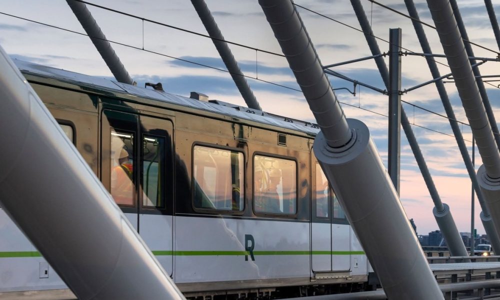 achalandage,espaces,stationnement,REM,passagers,cible,popularité,service,autobus,voiture,Montréal,Brossard,voie,ministère,filiale,situation,places,abonnements