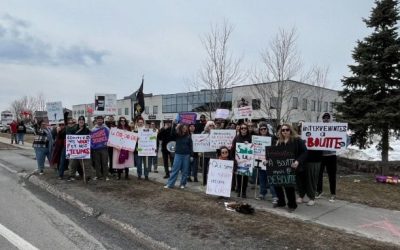 journaliste,mouvement,grève,manifesté,bureau,député,financement,besoins,organismes,présence,policière,groupe,local,parole,mesure,assurer,population,payer,subventions