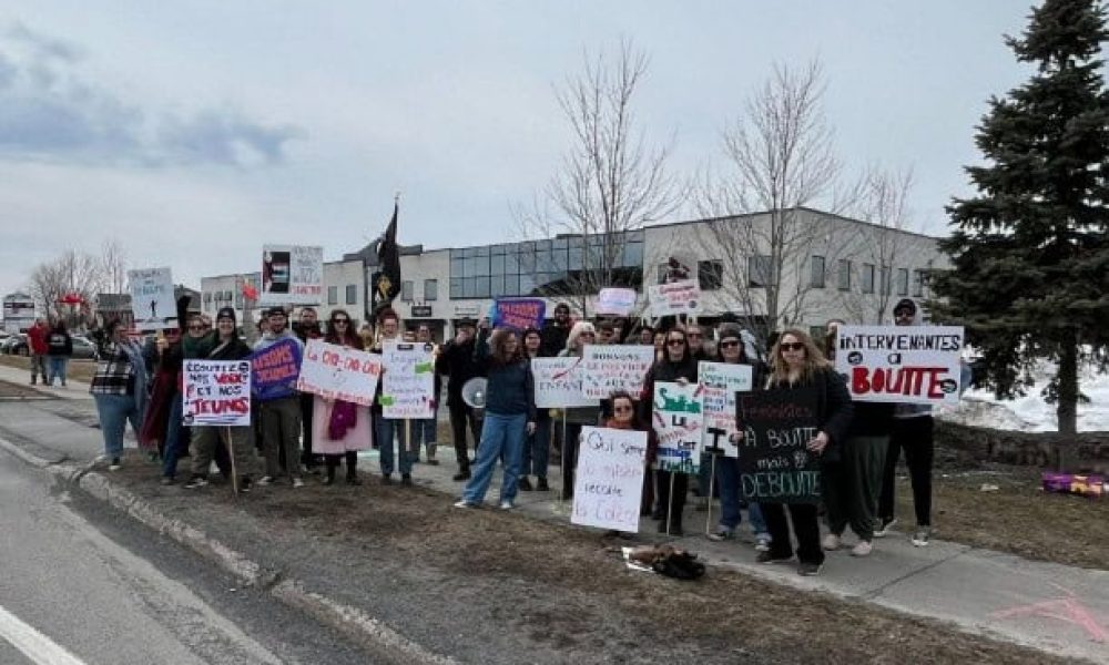 journaliste,mouvement,grève,manifesté,bureau,député,financement,besoins,organismes,présence,policière,groupe,local,parole,mesure,assurer,population,payer,subventions