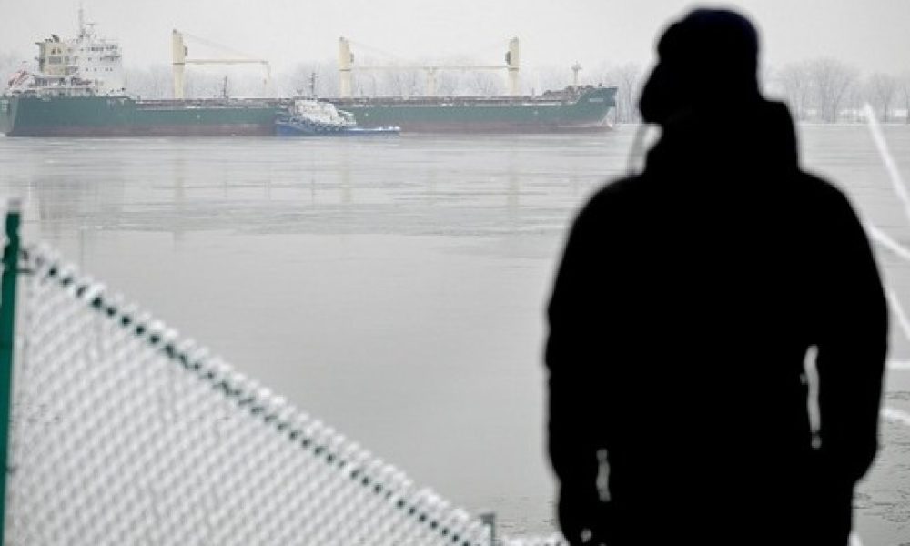 Les opérations pour décoincer le navire peuvent prendre du temps