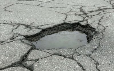 Longueuil,colmaté,nids-de-poule,ville,journaliste,présent,rues,municipales,faits,terrains,