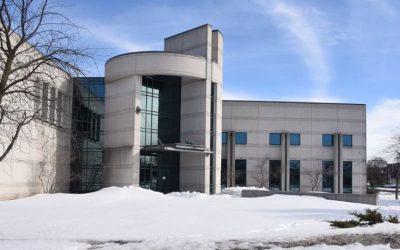 fm1033,procès,Longueuil,palais,justice,poursuite,armées,meurtre,reprises,hasard,faits,homme,heures,lame,interprète,agression,couteaux,accusé,hôpital