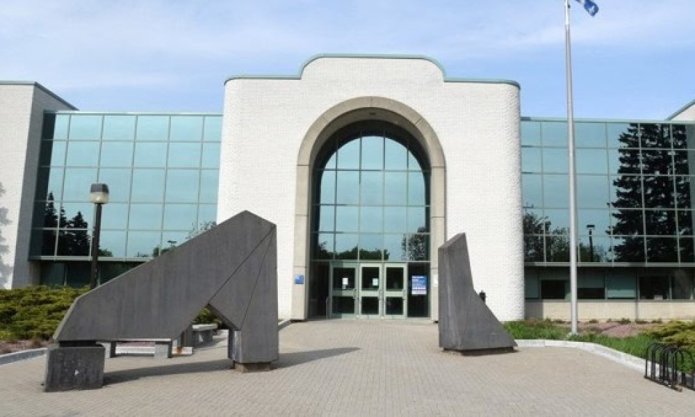 face,Saint-Constant,pornographie,juvénile,résident,cour,palais,justice,dossier,chefs,matériel,abus,enquête,sexuelle,possession,perquisition,centrale,criminelle,domicile