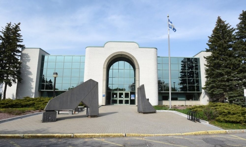 tribunal,culpabilité,peine,palais, justice,Longueuil,individu,possession,arme,capable,interprète,mal,faits,couteau,accusé,haine,judiciaire,société