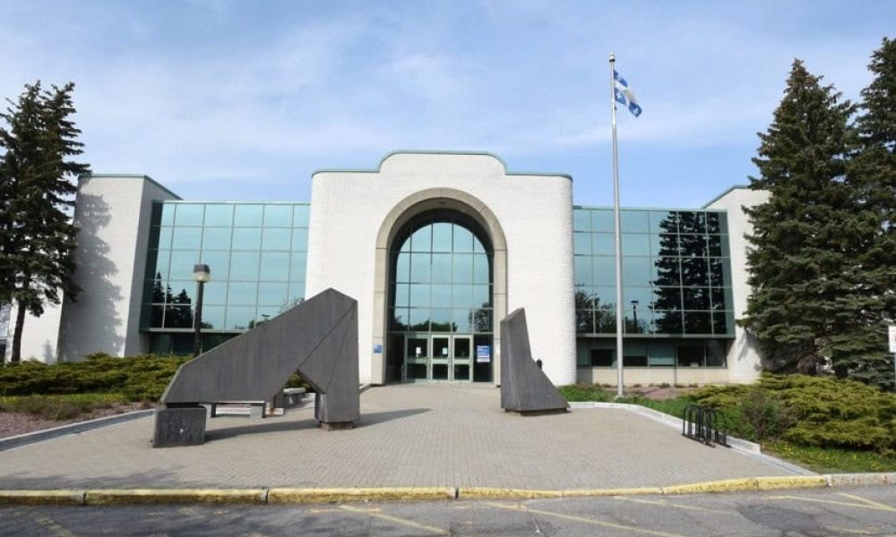 tribunal,culpabilité,peine,palais, justice,Longueuil,individu,possession,arme,capable,interprète,mal,faits,couteau,accusé,haine,judiciaire,société