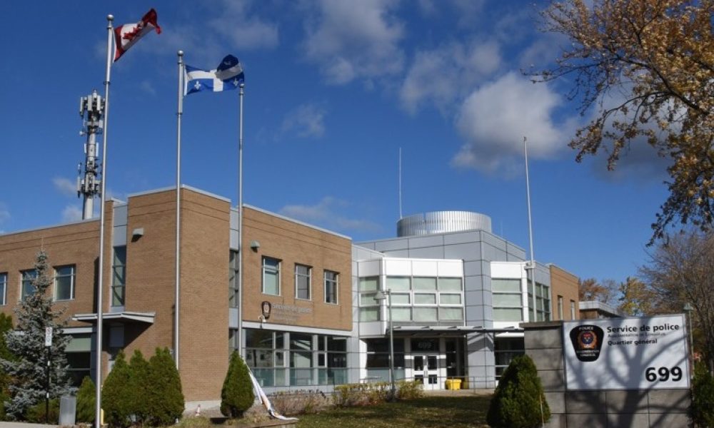 mineurs,arrêtés,intimidation,Longueuil,restaurant,boulevard,police,jeunes,suspects,cagoulés,secteur,menottes,accusations,dangereux,machette,réseaux,sociaux