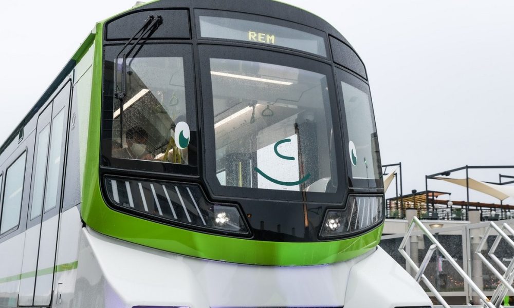 Le REM en arrêt à Brossard pour du déglaçage