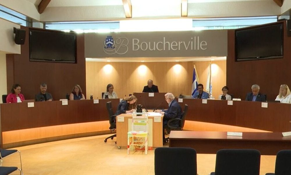 cyclistes,piétons,Boucherville,résident,pistes,ville mesures,sécurité,élus,marcheurs,groupes,chicanes,sources,problème,solution,facile,maire