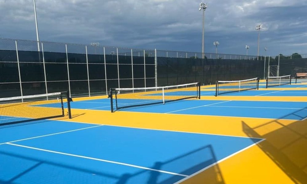 Brossard,pickleball,terrains,offres,popularité,raquette,sports,actif,modernes,projet,occupation,été,horaire,raison,publics