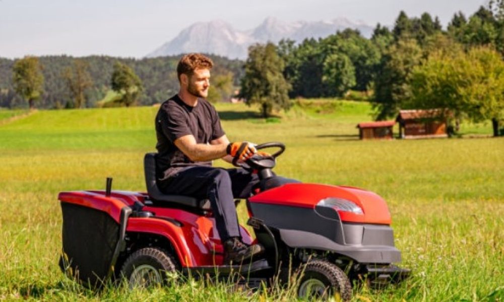 ville,Candiac,équipements,niveau,mise,machinerie,gazon,tracteurs,somme,part,majeure,neige,entretien,remorque,municipalité,volet,appareil