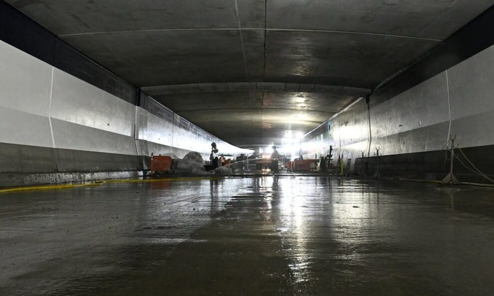 travaux,tunnel,cap,automne,chantier,étape,direction,Montréal,respect,béton,coulé,murs,voiûte,service,remise,panneaux,peinture,équipements,finition