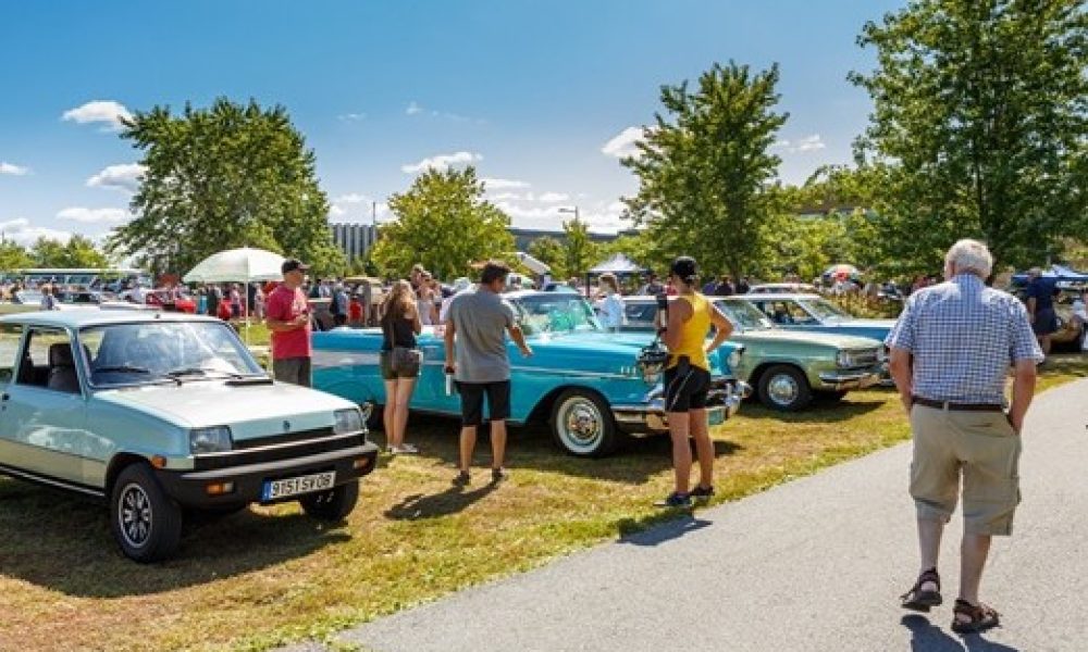 voitures,anciennes,Boucherville,expositions,ville,animation,familiale,musicale,rues,fermeture,détours,automobiles,autrefois