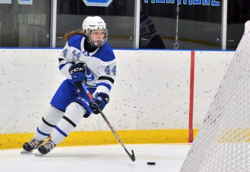 Une équipe féminine de hockey au collège CharlesLemoyne