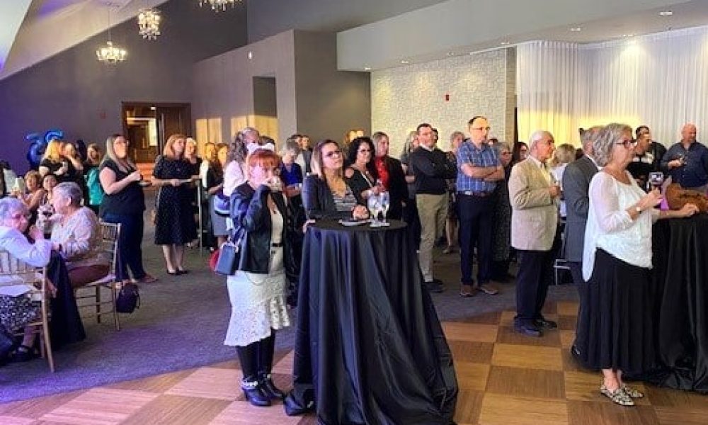 Invités en salle lors d'un évènement