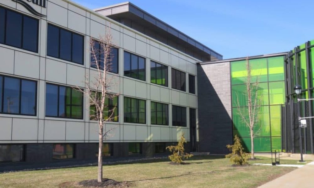 La devanture de l'Hôtel de ville de Longueuil