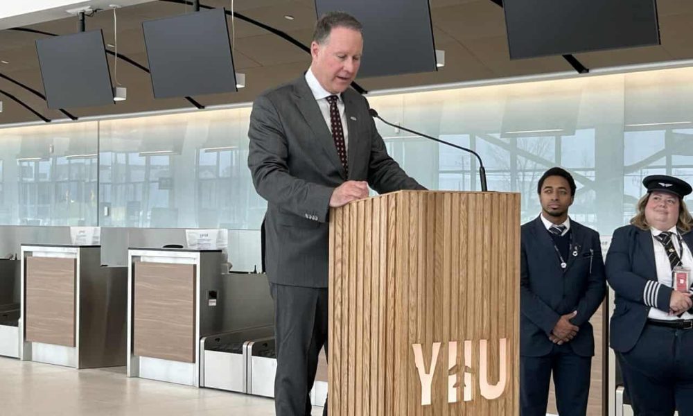 Le président et chef de direction de l’Aéroport métropolitain de Montréal, Yanic Roy. Photo : FM 103,3 FM - Valérie Gagnon