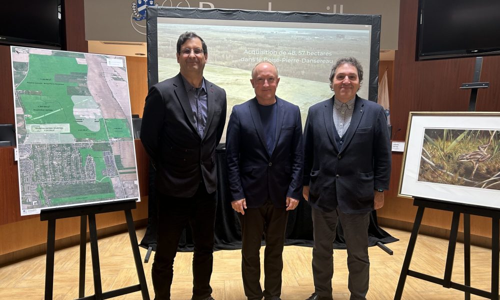 Le directeur général de Nature-Action Québec, Pascal Bigras, le maire de Boucherville, Jean Martel et le directeur général de la CMM, Massimo Iezzoni - FM 103,3