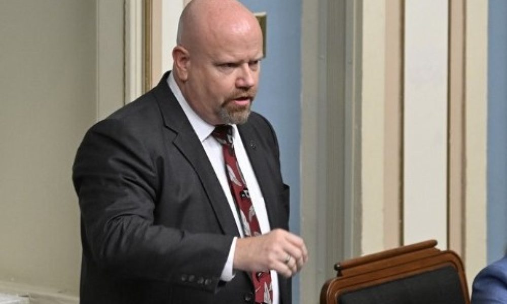 Ian Lafrenière promet d’inclure les Premières Nations dans la réforme forestière