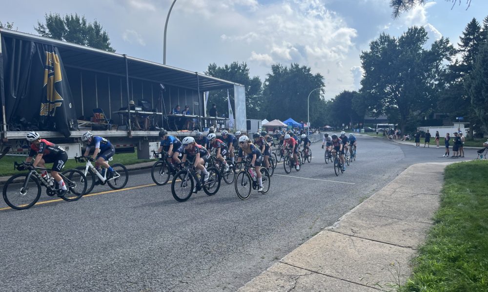 jeunes,cyclistes,Rive-Sud,Boucherville,coupe,passage,semaine,athlètes,catégories,femmes,classement,critérium,concours,équipes,montre,course