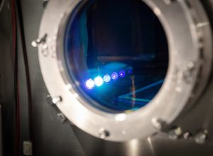 Vue de l’intérieur de la chambre sous vide du laser de 750 térawatts du Laboratoire de sources femtosecondes (ALLS) de l’INRS. - SOURCE : JOSÉE LECOMPTE (Groupe CNW/Institut National de la recherche scientifique (INRS))
