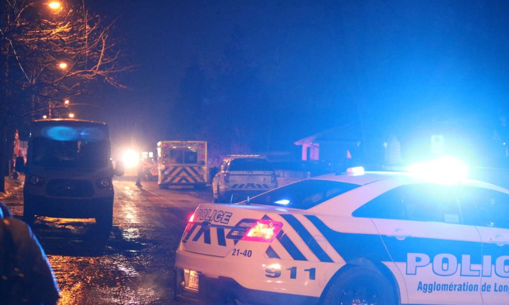 Les policiers de Longueuil aident un homme en détresse
