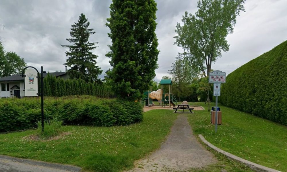 parcs,pins,peau,Saint-Bruno,élus,contrat,fournitures,modules,montant,valeur,jeux,jeunes,ville,maire,travaux,printemps