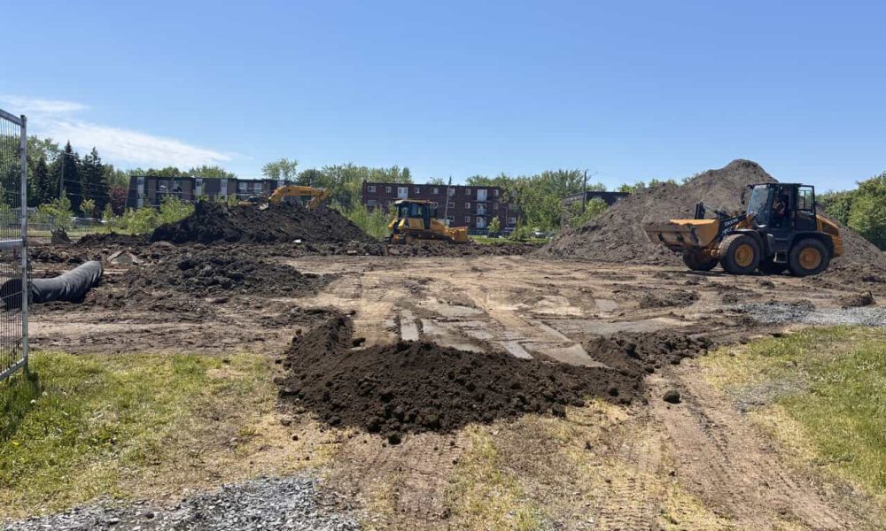 terrain,baseball,peau,neuve,cure,parc,église,secteur,Fatima,Longueuil,contrat,équipements,sportifs,nouvelle,pelouse,travaux