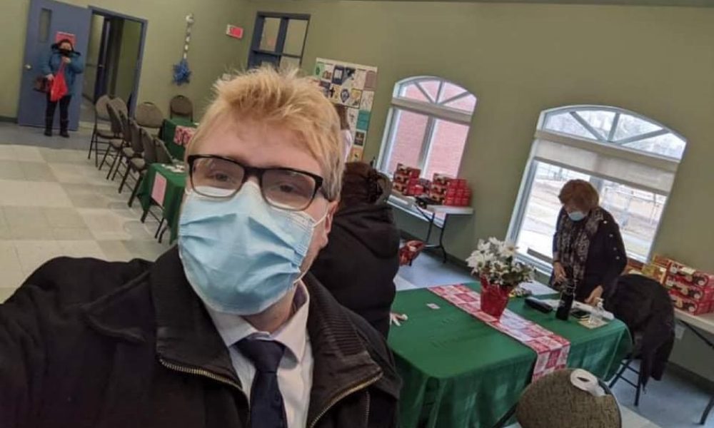 Jonathan Tabarrah était présent dans les locaux de la Maison Paroissiale lors de la guignolée. Photo : Facebook de Jonathan Tabarrah