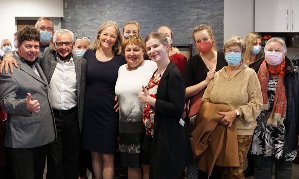 Josée Latendresse entourée de son équipe de conseillers. Photo: Félix Poncelet-Marsan