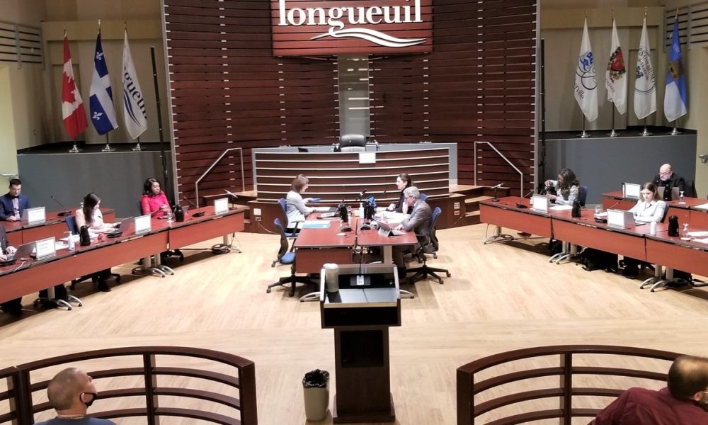 L’opposition défend des citoyens qui veulent vendre leur maison à Longueuil