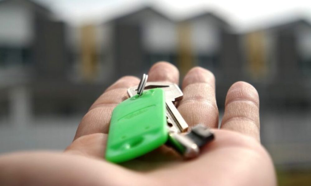 Crise du logement: le PQ veut donner aux municipalités un droit de préemption