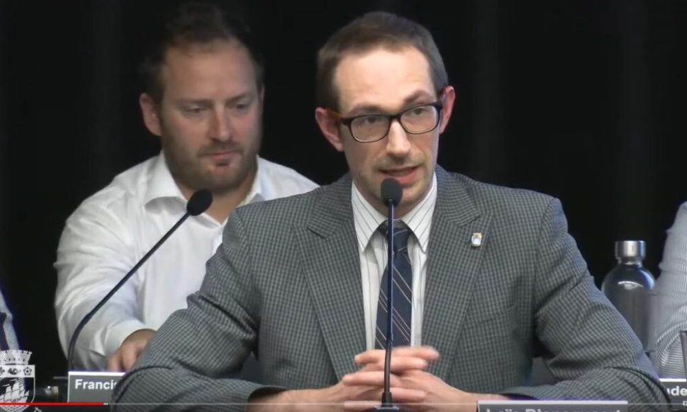 Les dépenses mixtes pour l'image de Longueuil font jaser à Saint-Lambert  