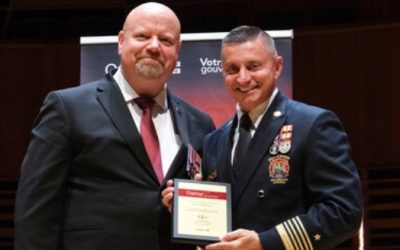 Le directeur du SSIAL, Jean Melançon, reçoit la citation d’honneur du MSP