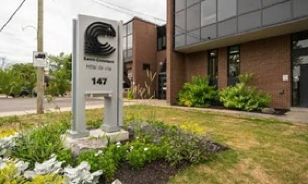 élus,ville,Saint-Constant,changements,climatiques,mesures,montant,programme,immobilisation,subventions,maire,dépenses,compte,complexe,tennis,projets,conseil