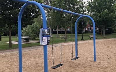 résidents,surface,glacée,sécuritaire,météo,Candiac,balançoire,bouger,rythme,musique,histoire,amusante,parc,efforts,population,activités