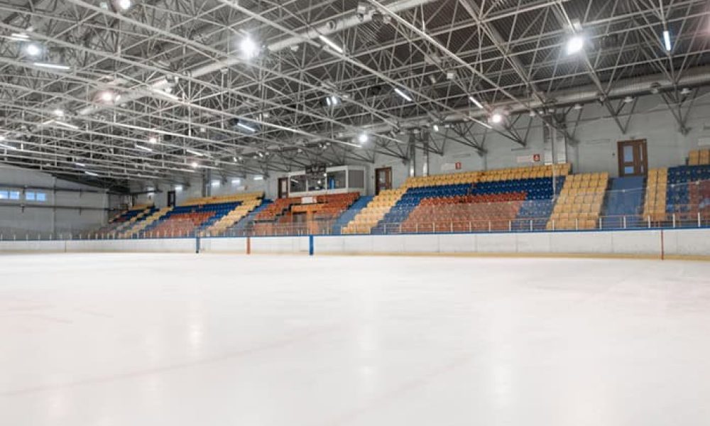 ville,Sainte-Julie,patinoire,couverte,terrain,pratique,basketball,avitiviés,saison,estivale,sportive,installations,sportives,gouvernement,résidents,besoins