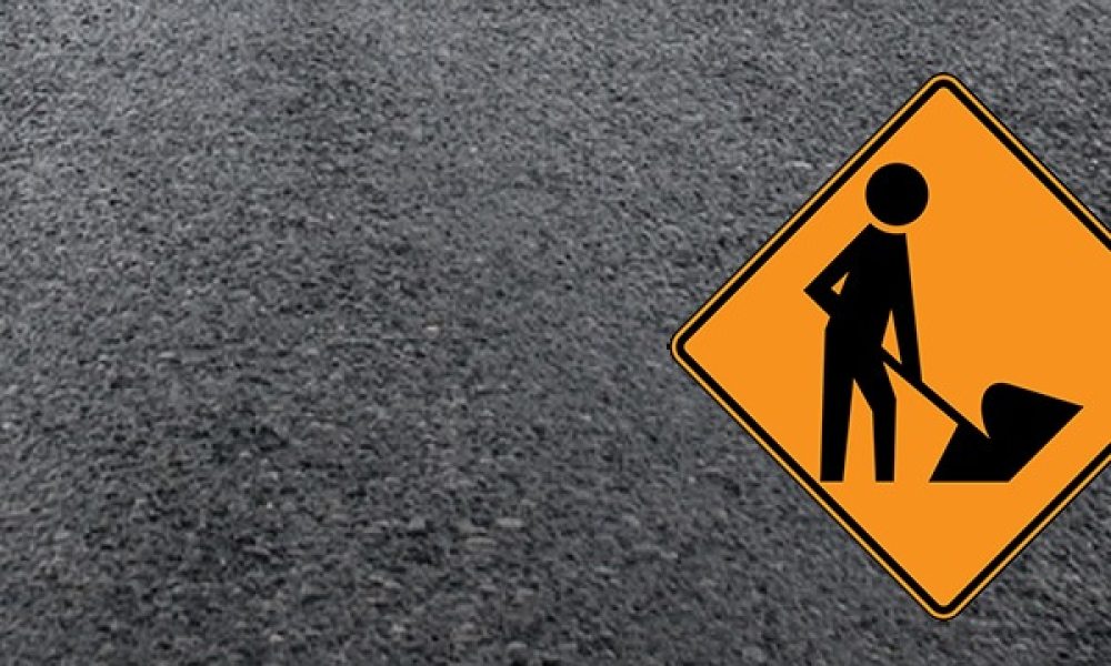 Panneau de signalisation de travaux routiers