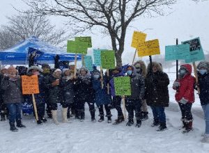 Les manifestants revendiquent l’ajout du programme des Techniques de travail social (TTS) aux Bourses Perspective Québec. Photo: Courtoisie