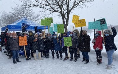 Les manifestants revendiquent l’ajout du programme des Techniques de travail social (TTS) aux Bourses Perspective Québec. Photo: Courtoisie