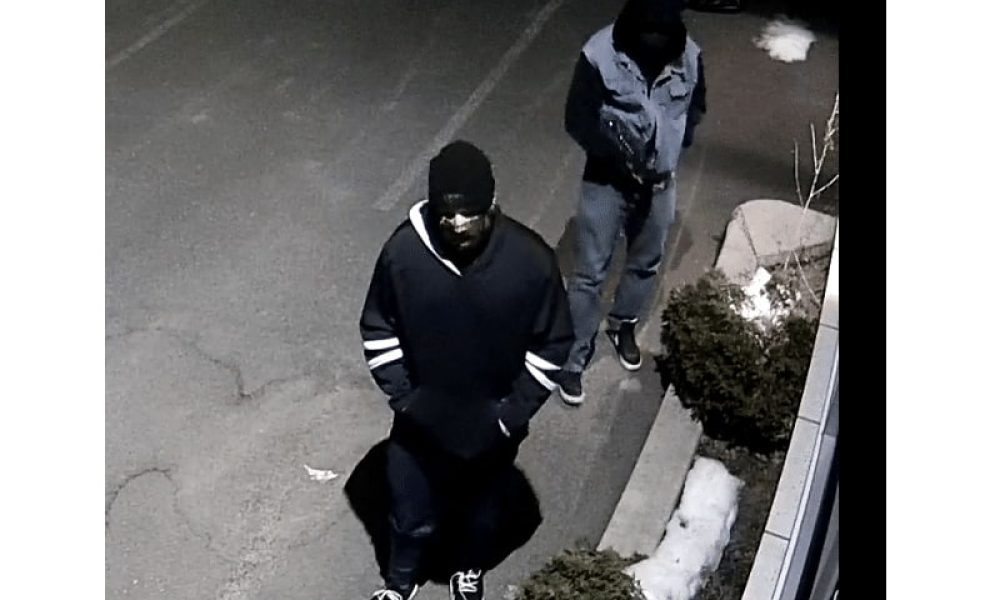 Une caméra de surveillance a capté les suspects au moment du crime. Photo : Courtoisie