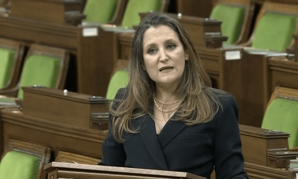 Un budget fédéral qui prévoit supporter un relance en emploi.