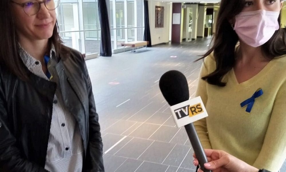 Julie Caron-Malenfant et la mairesse de Longueuil Catherine Fournier