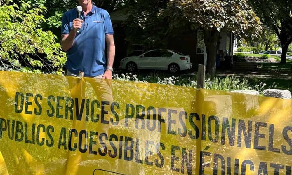 Les professionnels de l’éducation font une action de visibilité